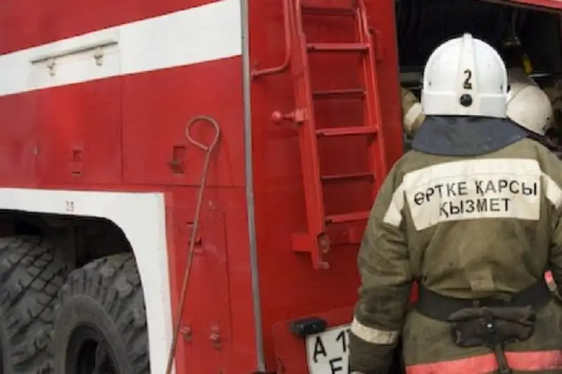Batys Qazaqstanda traktor órtenip ketti
