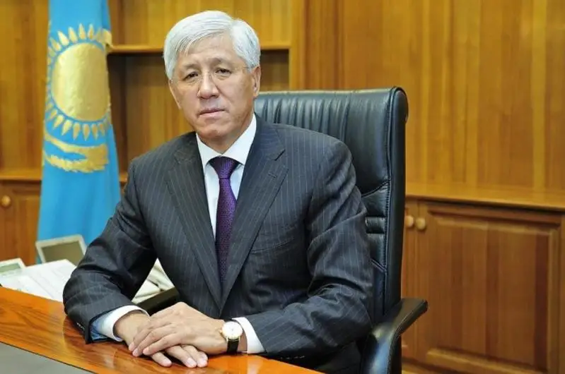Amandyq Batalov jumystan qýǵan sheneýnik ketpeıtin boldy
