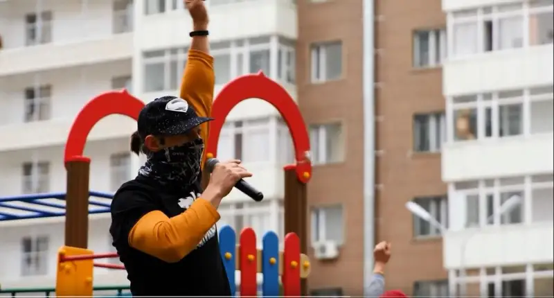 Tanymal sportshylar elorda turǵyndarymen birge tańǵy jattyǵý jasady