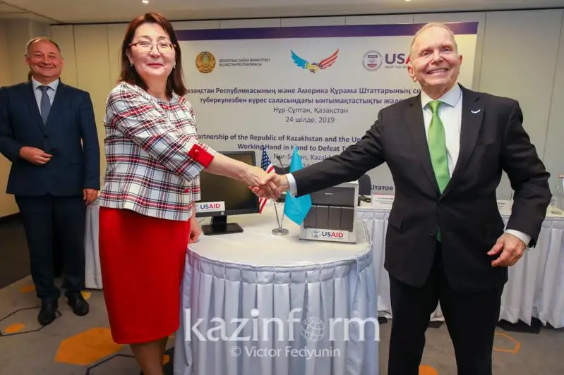 AQSh elshiligi Qazaqstanǵa týberkýlezdi erte anyqtaıtyn qurylǵylar syılady