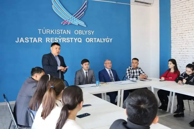 Túrkistandyq jastar týrızm salasynda jumys isteýge múmkindik aldy