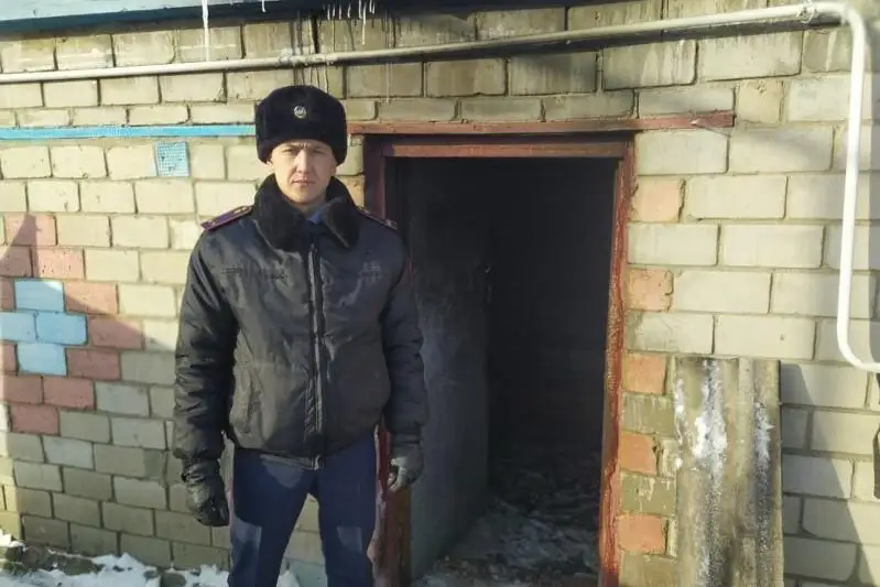 Өртенген үй­ден әйелді алып шыққ­ан полицей марапатта­лды - Қостанай