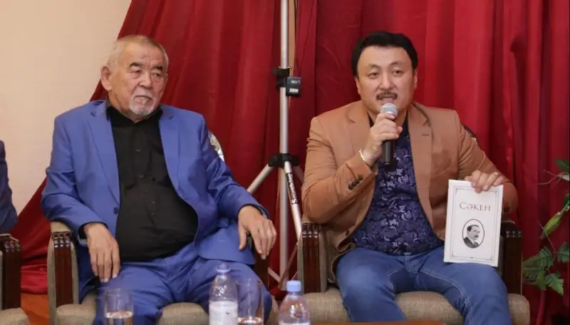 Qaraǵandyda halyqaralyq aıtys qarsańynda «Sáken» kitabynyń tusaýy kesildi