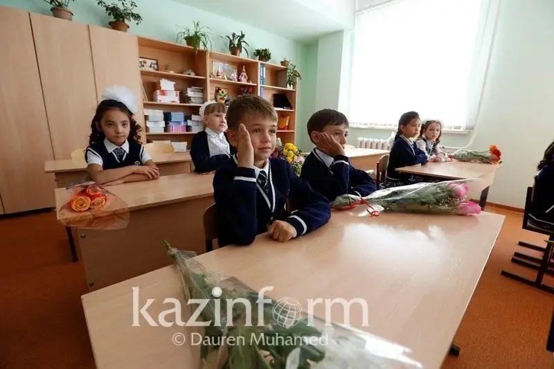 Kommýnıster balany mektepke daıyndaý standartyn ázirleýdi usyndy