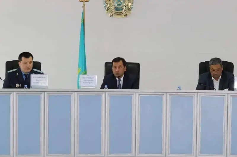 Tólebı aýdanynda sybaılas jemqorlyqqa qarsy kúres máseleleri talqylandy