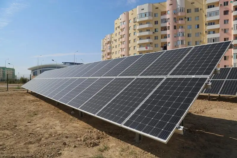 Aqtaýdaǵy mektepte kún elektr stansasy iske qosyldy