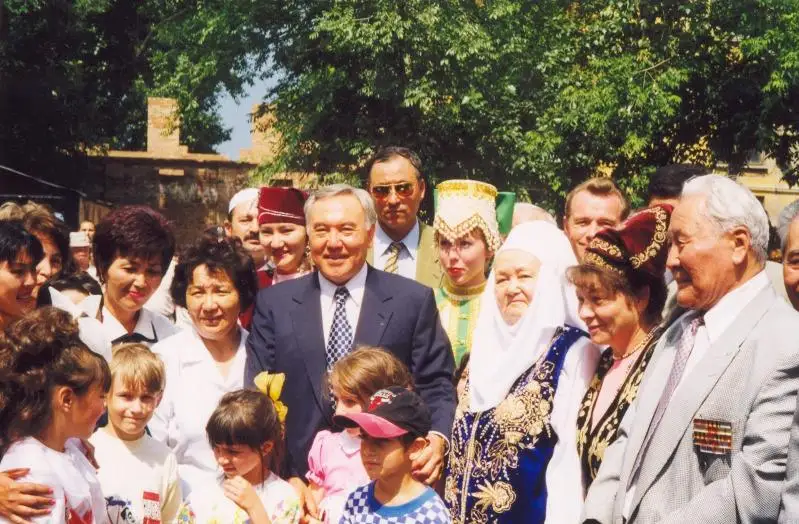 Elimizdegi alǵashqy Dostyq úıi qalaı ashyldy