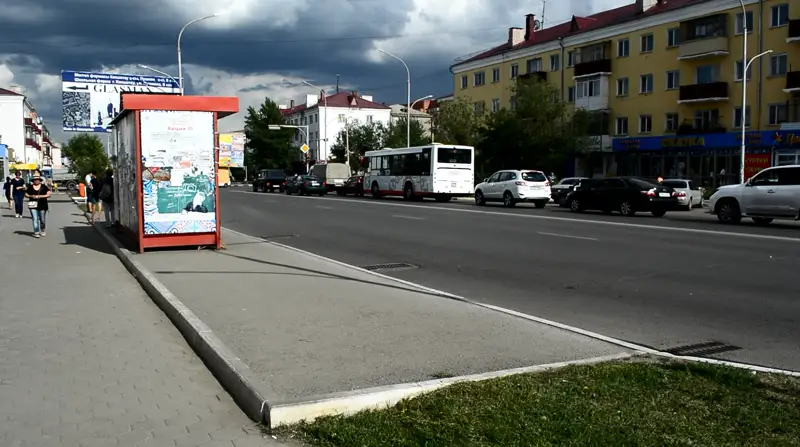 Kókshetaýdyń avtobýs aıaldamalarynda pandýstar tapshy