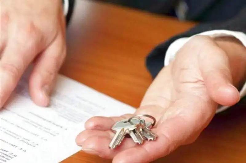 Petropavlda sheneýnik qala turǵynyn úı kezeginen zańsyz alyp tastaǵan