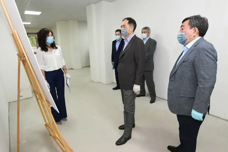 Almatyda qurylys kompanııasy áleýmettik jaýapkershilik aıasynda balabaqsha salady