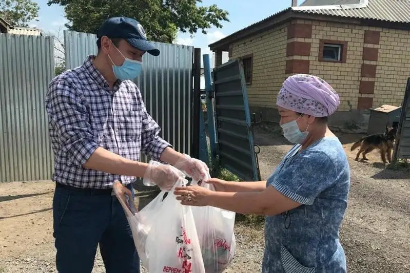 Májilis depýtattary Qurban aıt merekesine oraı qaıyrymdylyq aktsııasyn ótkizdi