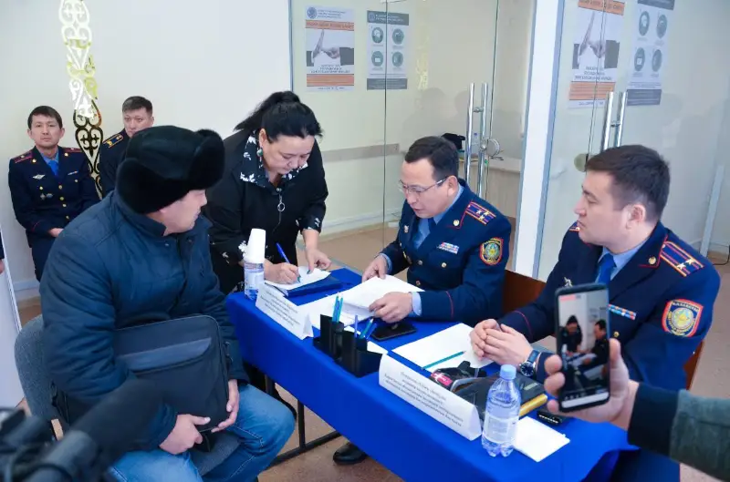 Қарағанды полицейлері шетелдік нөмірмен жүрген көлік иелерінің сұрақтарына жауап берді