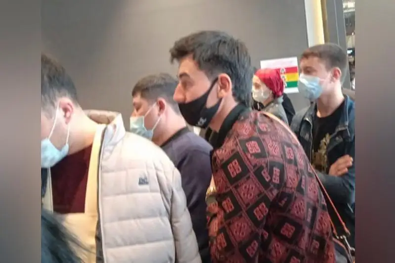 Túrkistan-Almaty reısine 30 jolaýshy keshigip qaldy: áýe kompanııasynyń ókilderi túsinikteme berdi