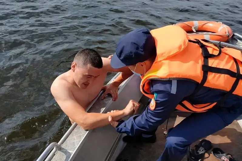 Tótenshe jaǵdaı qyzmetkerleri bıyl 71 adamdy sýdan qutqardy