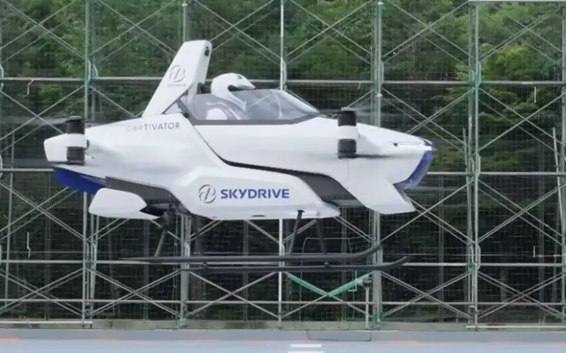 Japonııada bortynda adam otyrǵan aeromobıl synaqtan ótkizildi