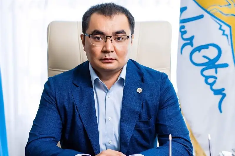 Qazirgi Májilis depýtattary praımerızge ózge úmitkerlermen qatar básekege túsedi – Álibek Áldeneı