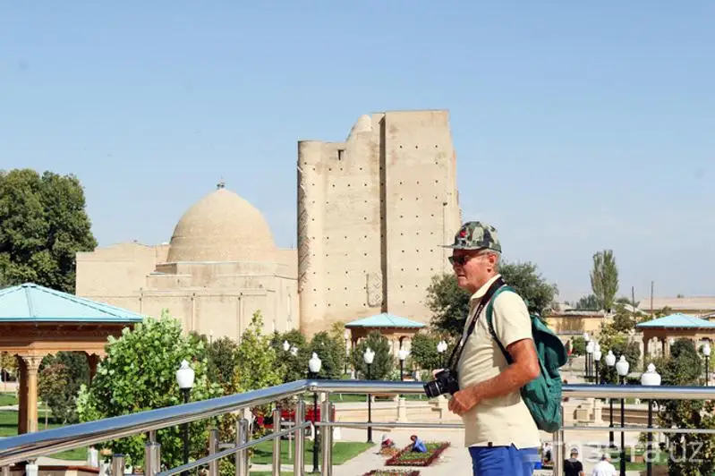Ózbekstan koronavırýs juqtyrǵan týrıstke 3 myń dollar tólemek