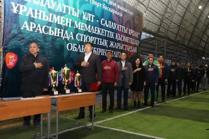 Túrkistanda memlekettik qyzmetshiler arasynda shaǵyn fýtboldan birinshilik ótti