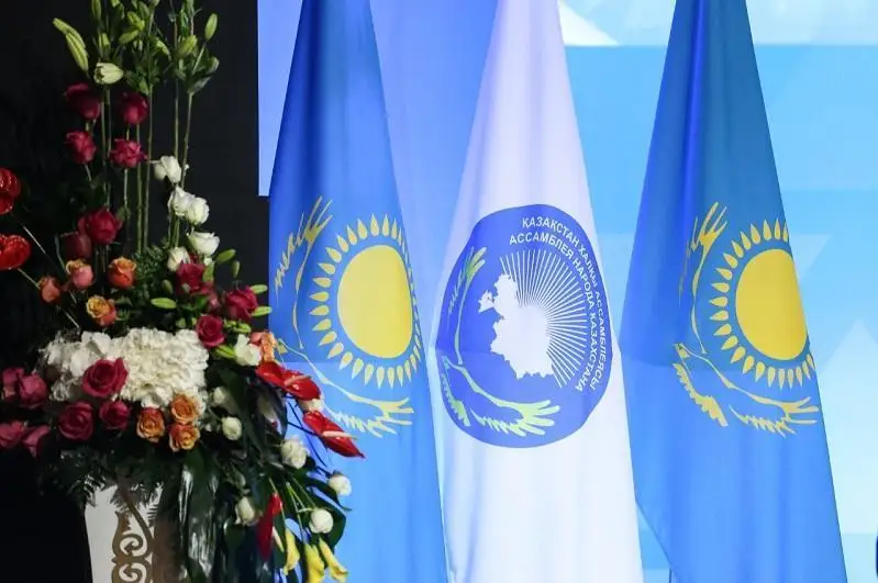 Qazaqstan halqy Assambleıasynyń ókilderi el turǵyndaryn Naýryz meıramymen quttyqtady