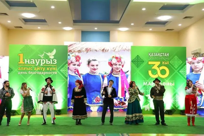 Aqtóbedegi etnomádenı birlestik ókilderi qaıyrymdylyq aktsııasyn uıymdastyrdy