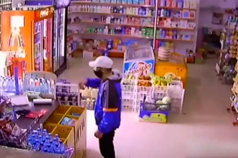 Jańaózende qaıyrymdylyqqa arnalǵan jáshikti tonaýmen aınalysyp júrgen er adam ustaldy