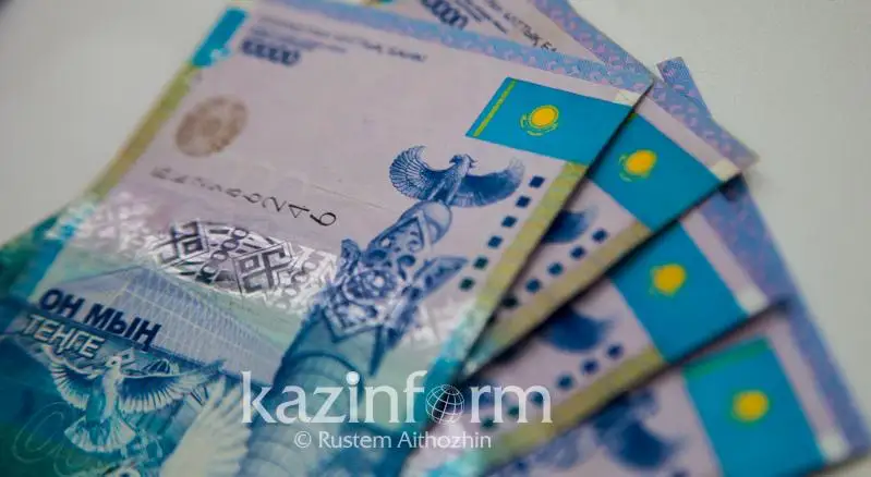 2 myńnan asa medıtsına qyzmetkeri «Birgemiz» qorynan 50 000 teńgeden aldy
