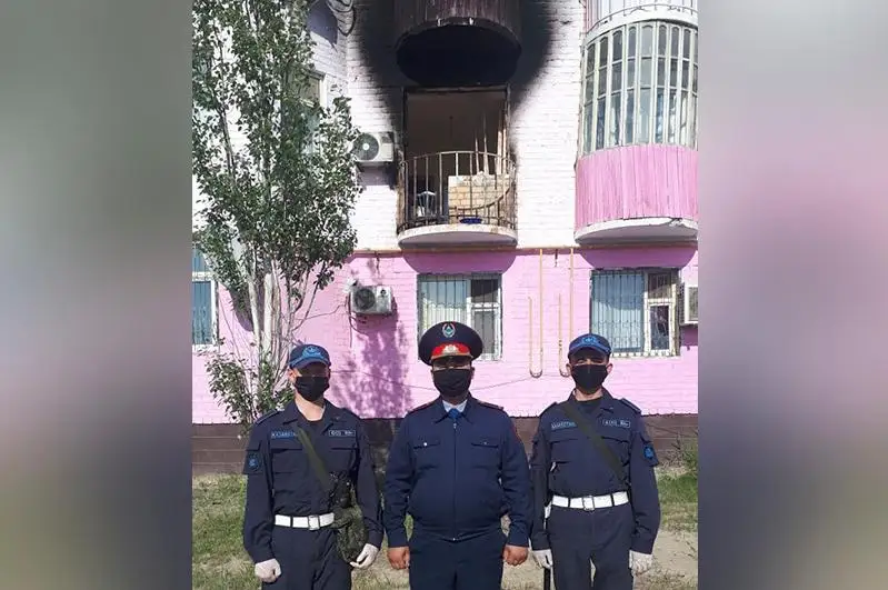 Qyzylordada polıtseıler men sarbazdar turǵyndardy órtten qutqardy