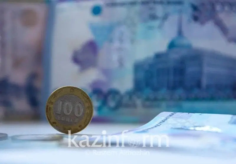 KASE: Qazaqstandaǵy salyq aptalyǵy teńgeniń nyǵaıýyna yqpal etti