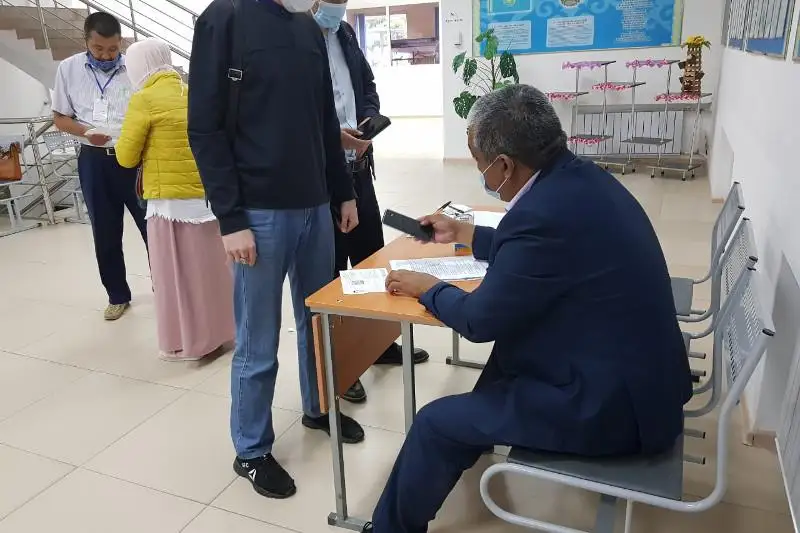 UBT: Aqtóbede uıaly telefonmen ustalyp, synaqtan qýylǵandardyń 86-sy qateligin qaıtalady