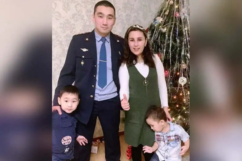 Tótenshe jaǵdaı: Kókshetaýdaǵy vırýsolog dáriger men polıtseı jas otbasynyń alǵashqy synaǵy