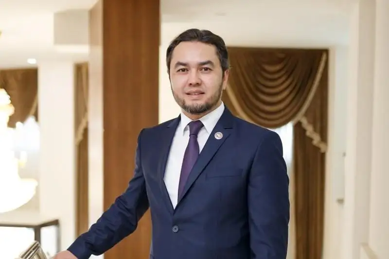 Elbasynyń jáne ózge de syrqattanǵan otandastarymyzdyń tezirek jazylýyn tileımin - Sherzod Pýlatov