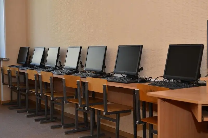 Қашықтан оқу: Даниал Ахметов қанша балаға компьютер берілетінін айтты