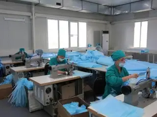 Atyraýda eriktiler kóp rettik medıtsınalyq maska tigýge kiristi