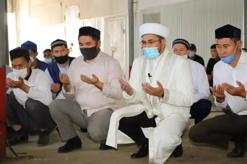 Atyraýda Quran baǵyshtalyp, qurbandyq shalynýda