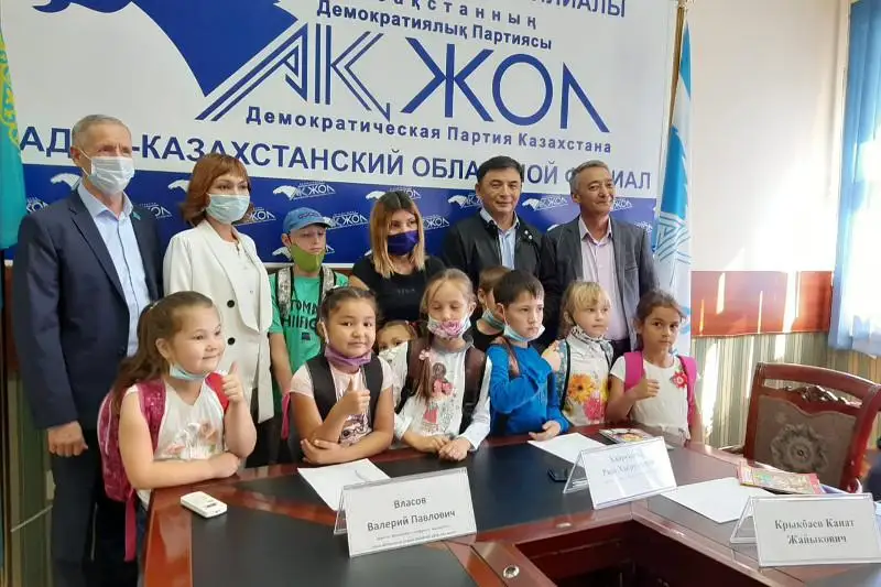 «Aq jol» partııasy Oralda qaıyrymdylyq sharasyn ótkizdi