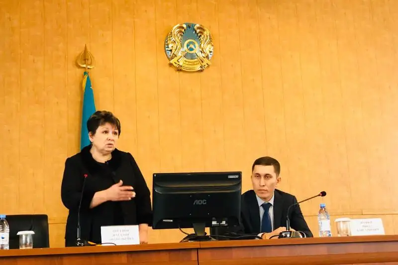 Semeıde bilim salasyndaǵy jemqorlyqpen kúrestiń jańa ádisi usynyldy