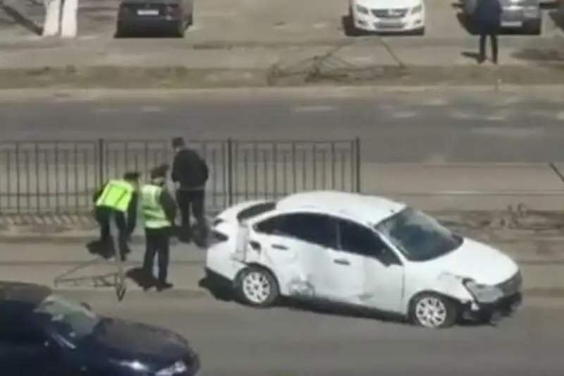 Pavlodarda kóliktiń aýdarylǵan sáti vıdeoǵa túsip qaldy