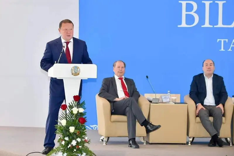 Qumar Aqsaqalov: Bizdiń mindetimiz oqýshylardyń sapaly bilim alýyna jaǵdaı jasaý