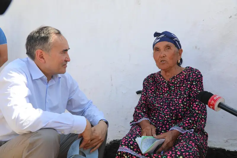 Asqar Myrzahmetov Arys qalasyna baryp, jergilikti turǵyndarmen kezdesti