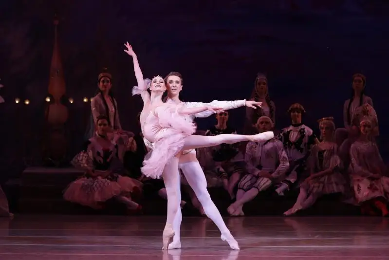 «Astana Balet» sahnasynda Marıın teatrynyń solısteri óner kórsetedi
