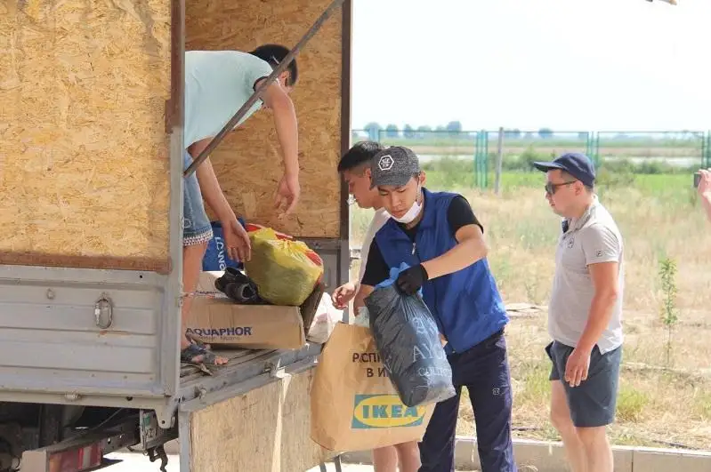Maqtaaralda eriktiler topan sýdan zardap shekkenderge 50 tonnaǵa jýyq áleýmettik kómek jetkizdi