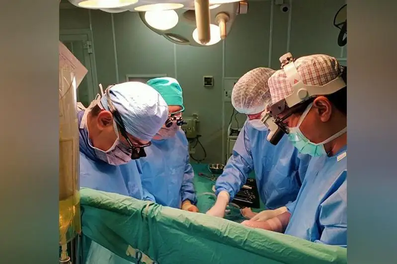 Túrkistandyq dárigerler jańa týǵan shaqalaqqa kúrdeli ota jasady