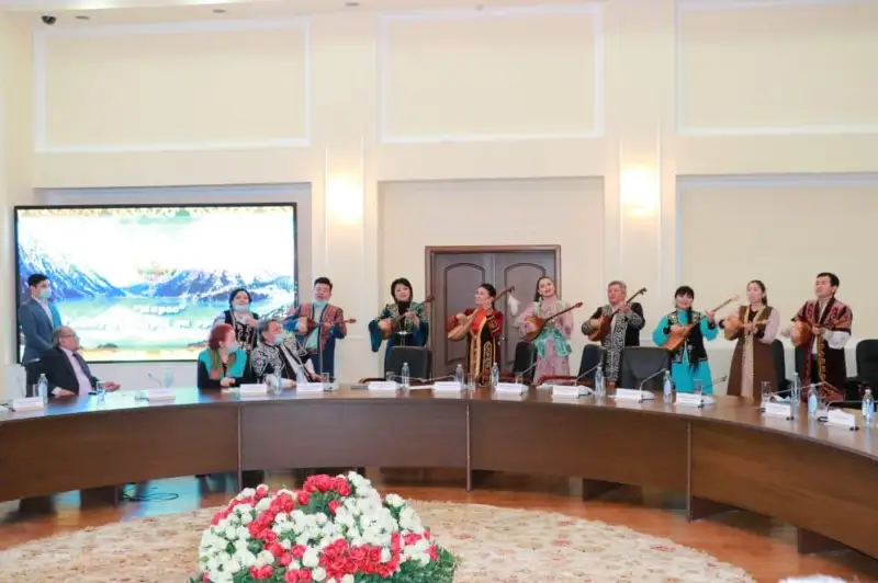 Almaty oblysynda Jetisý dástúrli án ortalyǵy ashyldy