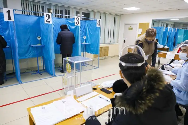Almatyda saılaý zańnamaǵa sáıkes ótti - baıqaýshy