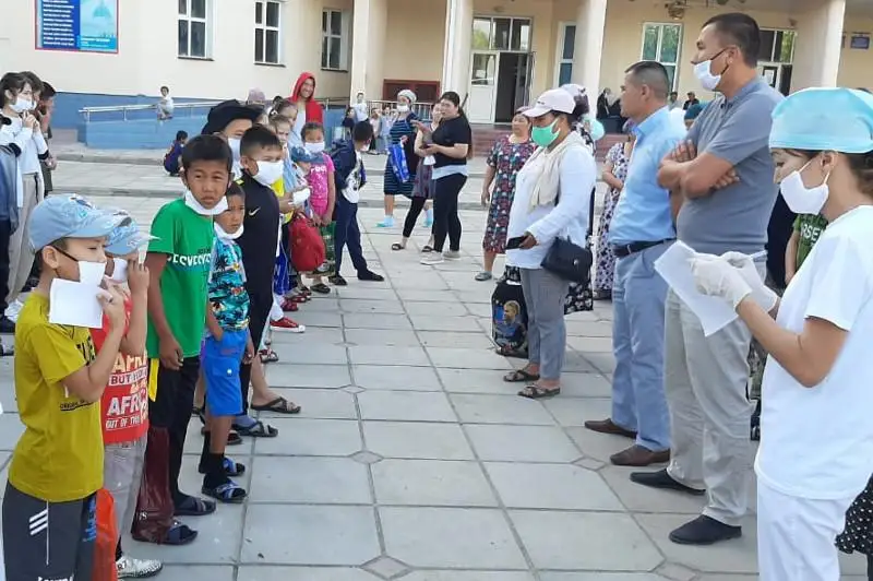 Sý tasqynynan zardap shekken maqtaaraldyq 152 oqýshy shıpajaıǵa attandy