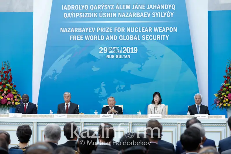 Prezıdent antııadrolyq saladaǵy Nazarbaev syılyǵy ne úshin taǵaıyndalǵanyn aıtty