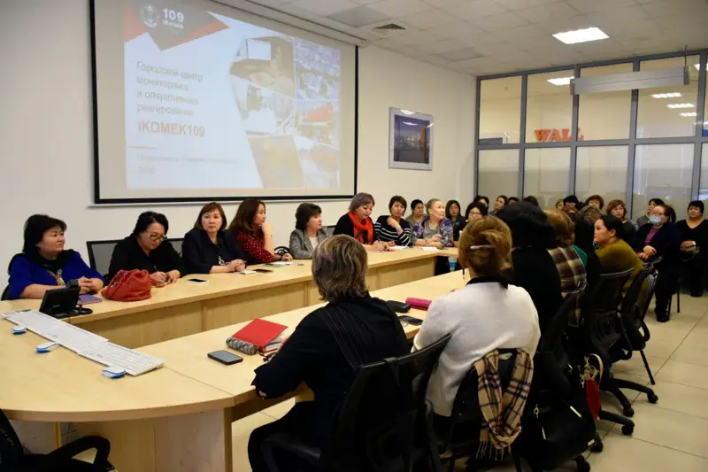 Elordalyq 90 mekteptiń dırektory iKOMEK qalalyq ortalyǵymen tanysty