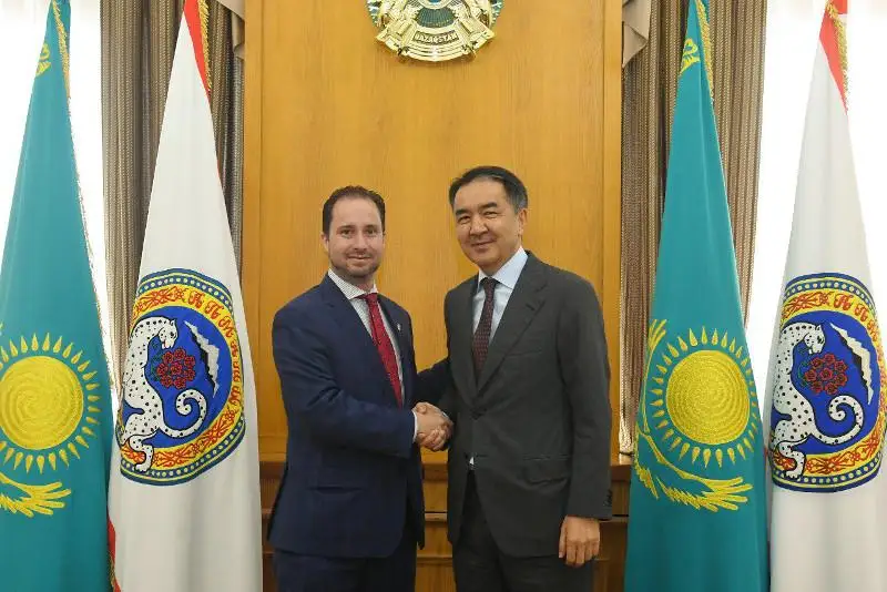 Almaty ákimi Qazaqstandaǵy Kanadanyń elshisi Nıkolıa Brýssomen kezdesti