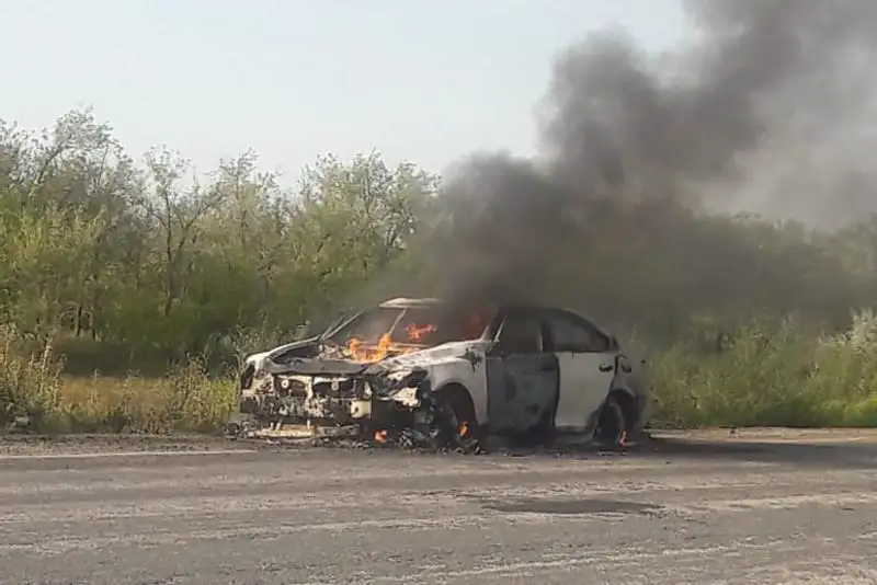 BQO-da jol boıynda Lexus avtokóligi janyp ketti