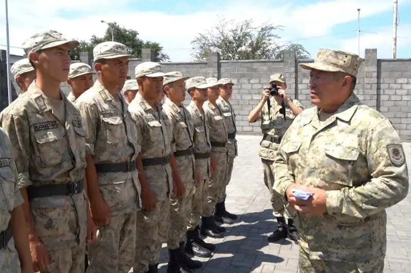 Májilis depýtaty Baqytbek Smaǵul shalǵaıdaǵy shekara zastavalaryna bardy